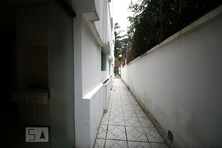 Casa à venda com 365m², 4 quartos e 4 vagasCorredor Lateral 
