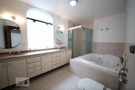 Casa à venda com 365m², 4 quartos e 4 vagasSuíte 2 - Banheiro  