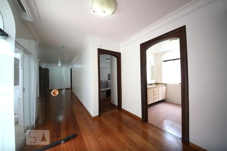 Casa à venda com 365m², 4 quartos e 4 vagasCorredor Quartos 