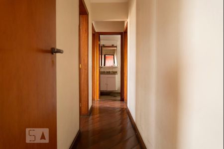 Corredor de apartamento à venda com 2 quartos, 154m² em Jardim Teresa, São Paulo