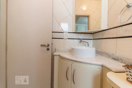 Casa à venda com 220m², 4 quartos e 2 vagas Casa à venda com 220m², 4 quartos e 2 vagasBanheiro