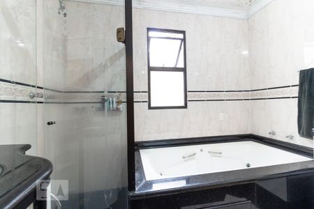 Casa à venda com 220m², 4 quartos e 2 vagas Casa à venda com 220m², 4 quartos e 2 vagasBanheiro da Suíte 1