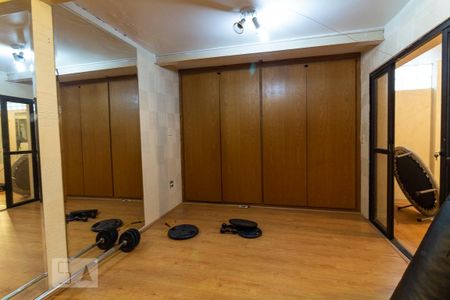 Casa à venda com 220m², 4 quartos e 2 vagas Casa à venda com 220m², 4 quartos e 2 vagasAcademia
