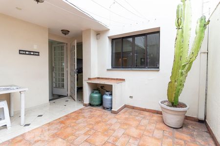 Casa à venda com 220m², 4 quartos e 2 vagas Casa à venda com 220m², 4 quartos e 2 vagasQuintal