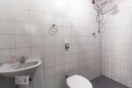 Casa à venda com 220m², 4 quartos e 2 vagas Casa à venda com 220m², 4 quartos e 2 vagasBanheiro