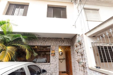 Casa à venda com 220m², 4 quartos e 2 vagas Casa à venda com 220m², 4 quartos e 2 vagasFachada