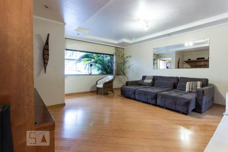 Casa à venda com 220m², 4 quartos e 2 vagas Casa à venda com 220m², 4 quartos e 2 vagasSala
