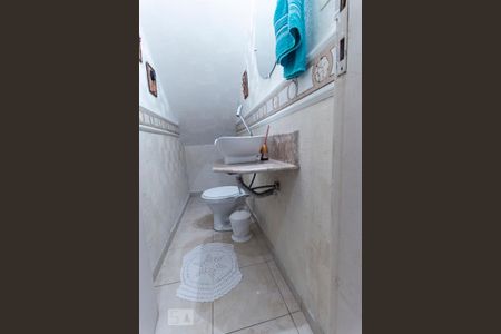 Casa à venda com 220m², 4 quartos e 2 vagas Casa à venda com 220m², 4 quartos e 2 vagasBanheiro 2