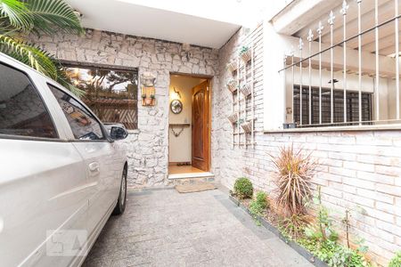 Casa à venda com 220m², 4 quartos e 2 vagas Casa à venda com 220m², 4 quartos e 2 vagasEntrada