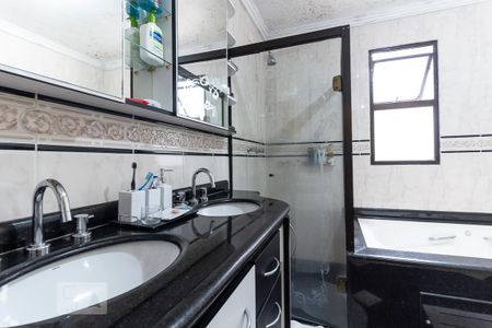 Casa à venda com 220m², 4 quartos e 2 vagas Casa à venda com 220m², 4 quartos e 2 vagasBanheiro da Suíte 1