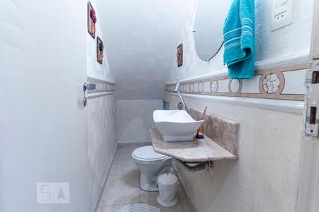 Casa à venda com 220m², 4 quartos e 2 vagas Casa à venda com 220m², 4 quartos e 2 vagasBanheiro 2