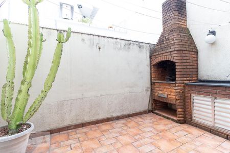 Casa à venda com 220m², 4 quartos e 2 vagas Casa à venda com 220m², 4 quartos e 2 vagasÁrea comum - Churrasqueira