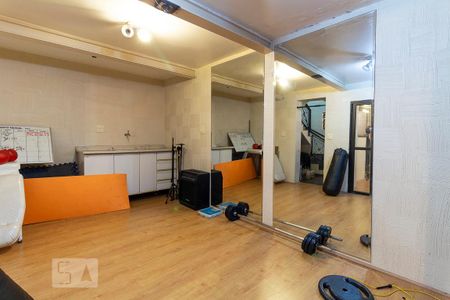 Casa à venda com 220m², 4 quartos e 2 vagas Casa à venda com 220m², 4 quartos e 2 vagasAcademia