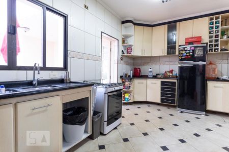 Casa à venda com 220m², 4 quartos e 2 vagas Casa à venda com 220m², 4 quartos e 2 vagasCozinha - Armários