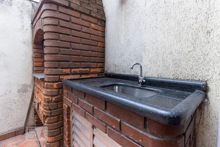 Casa à venda com 220m², 4 quartos e 2 vagas Casa à venda com 220m², 4 quartos e 2 vagasÁrea comum - Churrasqueira