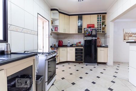 Casa à venda com 220m², 4 quartos e 2 vagas Casa à venda com 220m², 4 quartos e 2 vagasCozinha