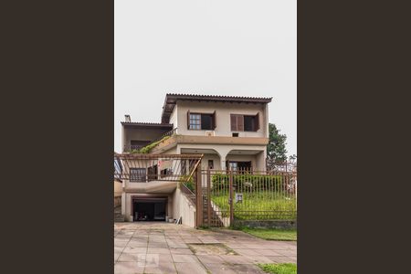 Casa à venda com 460m², 4 quartos e 4 vagasFachada