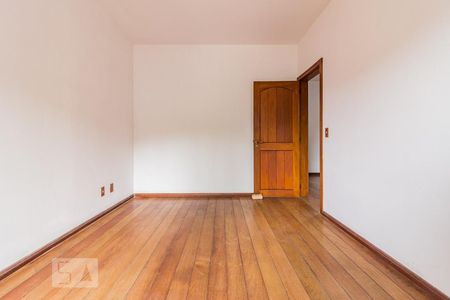 Casa à venda com 460m², 4 quartos e 4 vagasDormitório2