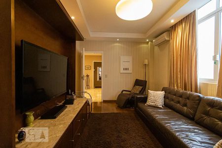 Apartamento à venda com 270m², 4 quartos e 2 vagasSala de TV