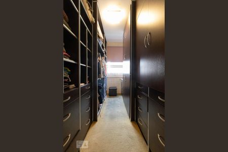 Apartamento à venda com 270m², 4 quartos e 2 vagasCloset da suíte