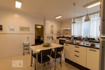 Apartamento à venda com 270m², 4 quartos e 2 vagasCozinha