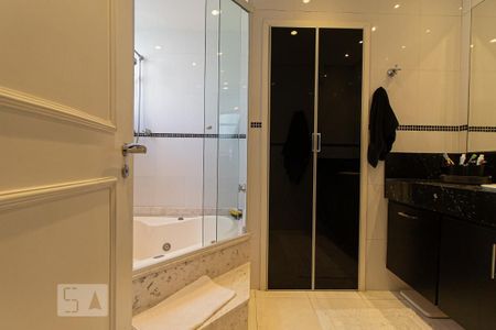 Apartamento à venda com 270m², 4 quartos e 2 vagasBanheiro da Suíte