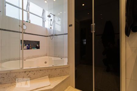 Apartamento à venda com 270m², 4 quartos e 2 vagasBanheiro da Suíte