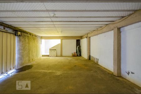 Casa à venda com 279m², 4 quartos e 4 vagas Casa à venda com 279m², 4 quartos e 4 vagasGaragem