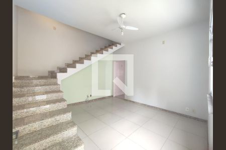 1º Pav - Sala de casa para alugar com 2 quartos, 108m² em Curicica, Rio de Janeiro