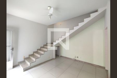 1º Pav - Sala de casa para alugar com 2 quartos, 108m² em Curicica, Rio de Janeiro