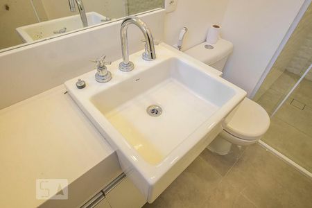 Casa à venda com 150m², 3 quartos e 2 vagasSuíte 1 - Banheiro