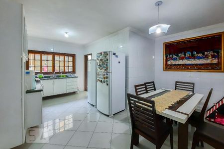 Casa à venda com 225m², 3 quartos e 3 vagasCozinha 