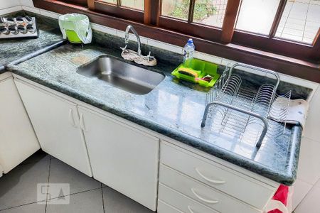 Casa à venda com 225m², 3 quartos e 3 vagasCozinha