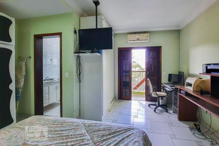 Casa à venda com 225m², 3 quartos e 3 vagasSuíte