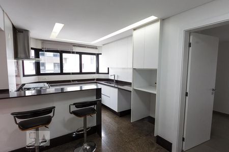 Apartamento para alugar com 300m², 4 quartos e 4 vagascozinha