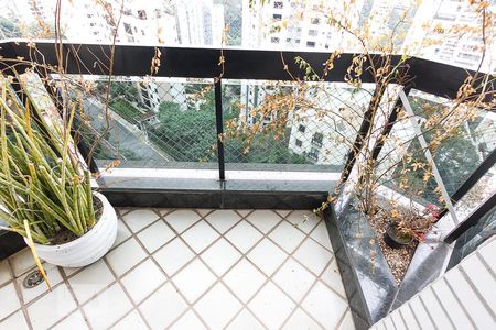 Apartamento para alugar com 300m², 4 quartos e 4 vagassacada suíte 2