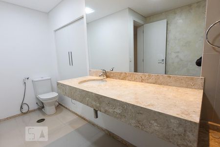 Apartamento para alugar com 300m², 4 quartos e 4 vagasBanheiro da Suíte 4