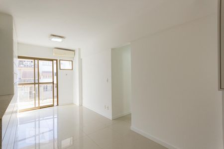 Apartamento à venda com 70m², 3 quartos e 1 vaga Apartamento à venda com 70m², 3 quartos e 1 vagaSala