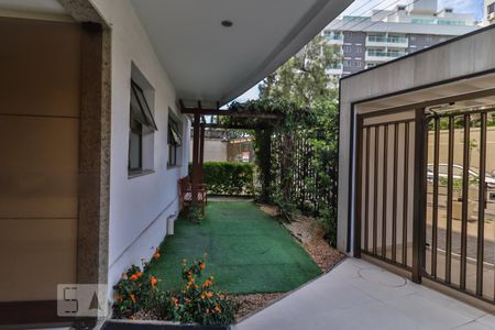 Apartamento à venda com 70m², 3 quartos e 1 vaga Apartamento à venda com 70m², 3 quartos e 1 vagaÁrea Comum