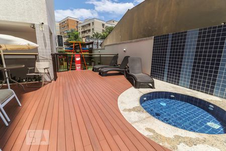 Apartamento à venda com 70m², 3 quartos e 1 vaga Apartamento à venda com 70m², 3 quartos e 1 vagaPiscina