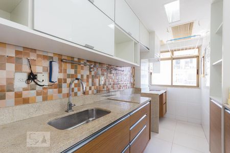 Apartamento à venda com 70m², 3 quartos e 1 vaga Apartamento à venda com 70m², 3 quartos e 1 vagaCozinha e Área de Serviço