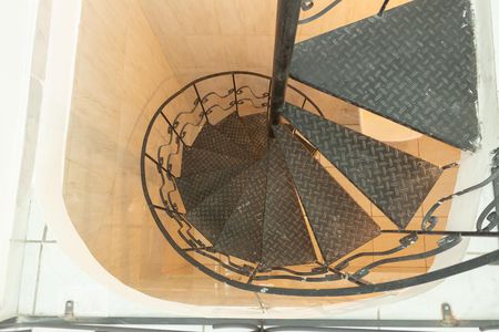 Casa para alugar com 210m², 2 quartos e 1 vaga Casa para alugar com 210m², 2 quartos e 1 vagaEscada