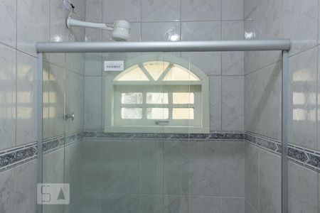 Casa para alugar com 210m², 2 quartos e 1 vaga Casa para alugar com 210m², 2 quartos e 1 vagaBanheiro da suíte