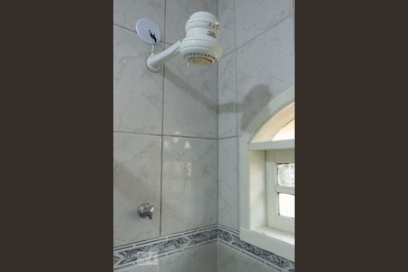 Casa para alugar com 210m², 2 quartos e 1 vaga Casa para alugar com 210m², 2 quartos e 1 vagaDetalhe do banheiro da suíte