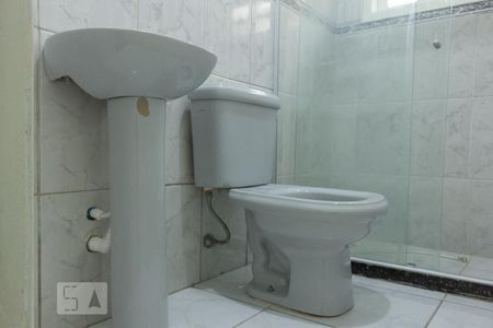 Casa para alugar com 210m², 2 quartos e 1 vaga Casa para alugar com 210m², 2 quartos e 1 vagaDetalhe do banheiro da suíte