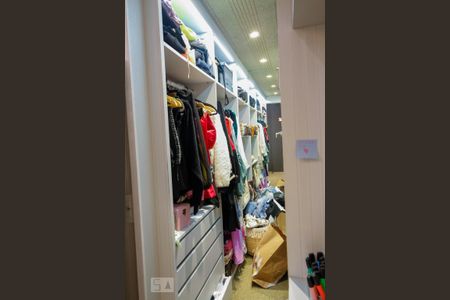 Apartamento à venda com 210m², 3 quartos e 4 vagasCloset da Suíte 1