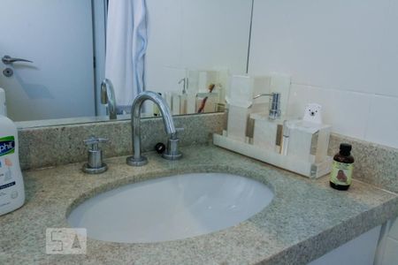 Apartamento à venda com 210m², 3 quartos e 4 vagasBanheiro Suíte 2
