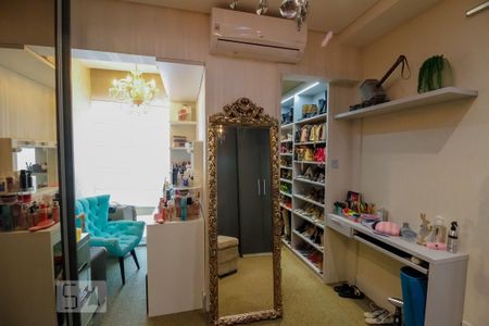 Apartamento à venda com 210m², 3 quartos e 4 vagasCloset da Suíte 1