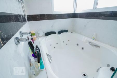 Apartamento à venda com 210m², 3 quartos e 4 vagasBanheiro Suíte 1