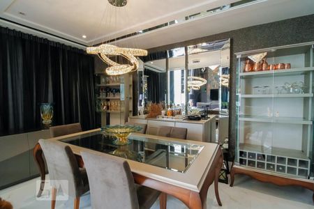 Apartamento à venda com 210m², 3 quartos e 4 vagasSala